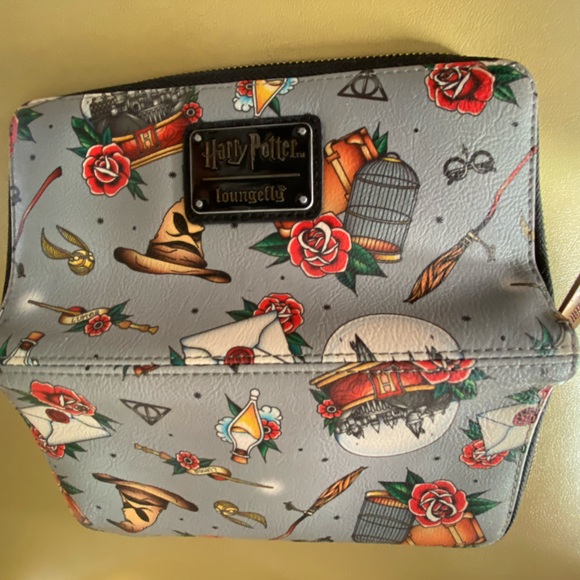 Loungefly Harry Potter Themed Gray Wallet - Picture 8 of 8